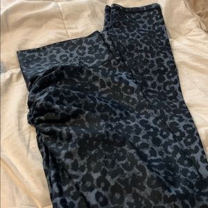 Stone Leopard Zyia scrunchy butt leggings